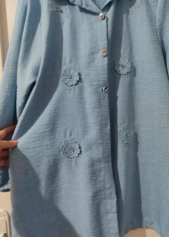 Düğmeli Mavi Gömlek - Görsel 2