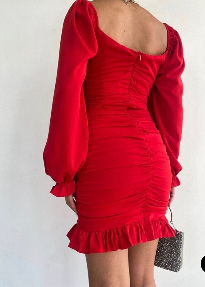 Kırmızı Elbise - Görsel 4