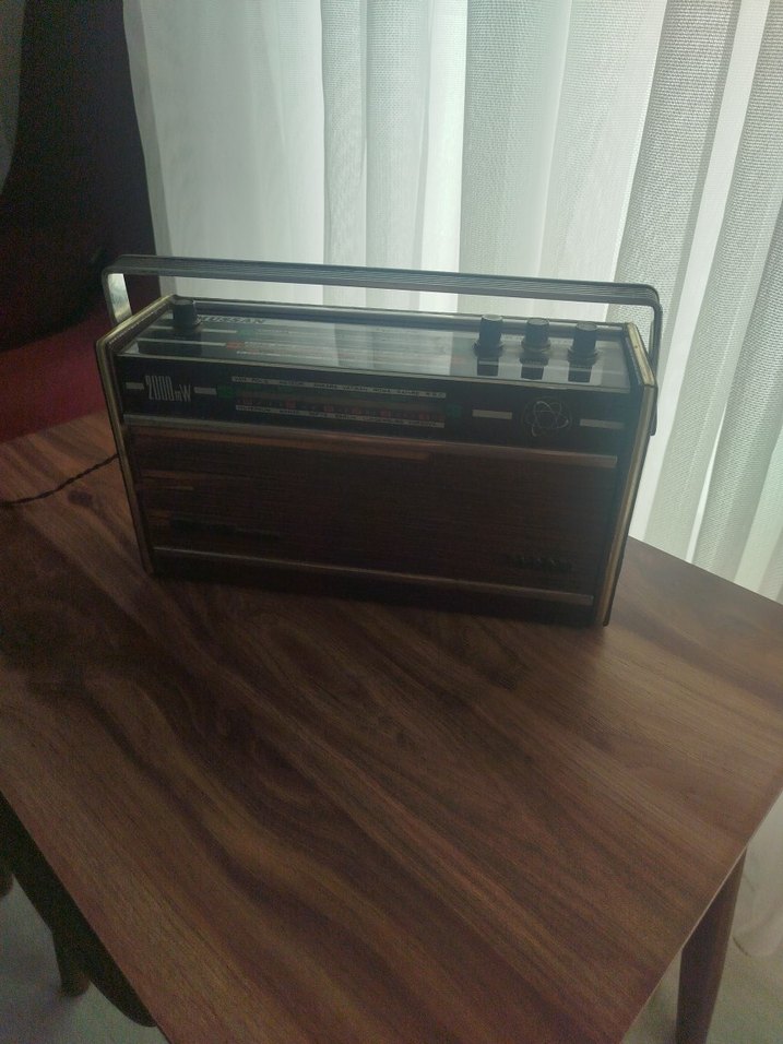 Kahverengi Ahşap tarihi radyo çalışmıyor ama Antika 60 yıllık - Görsel 3