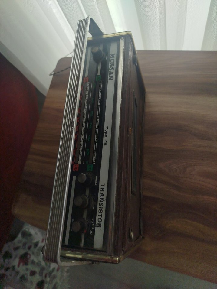 Kahverengi Ahşap tarihi radyo çalışmıyor ama Antika 60 yıllık - Görsel 4