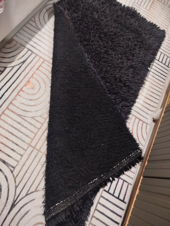 siyah Uzun Tüylü Halı - Görsel 4