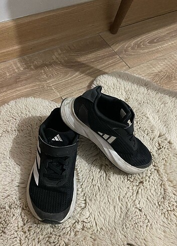 32 Beden siyah Renk Adidas orjinal spor ayakkabı