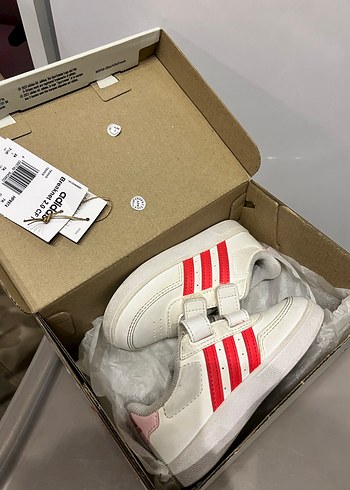 24 Beden Kız Çocuk Beyaz Adidas Spor Ayakkabı