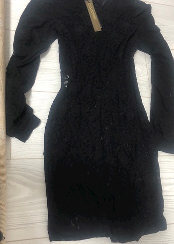 Icınde mavi elbise dışında tüllü sıyah elbise - Görsel 2