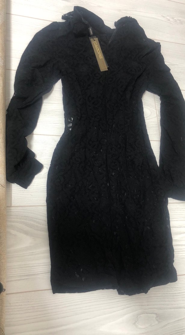 Icınde mavi elbise dışında tüllü sıyah elbise - Görsel 2