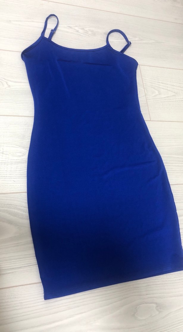 Icınde mavi elbise dışında tüllü sıyah elbise - Görsel 3