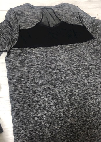 Gri bayan bluz sırtı tül detaylı uzun kollu - Görsel 3