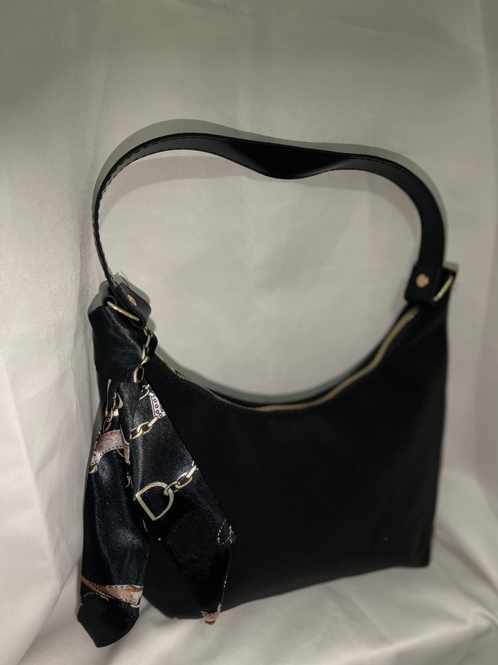 Parlak Siyah Deri Kadın Çanta - Görsel 2