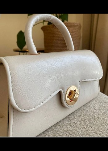 Beyaz Deri Tokalı Kadın Çanta - Görsel 3