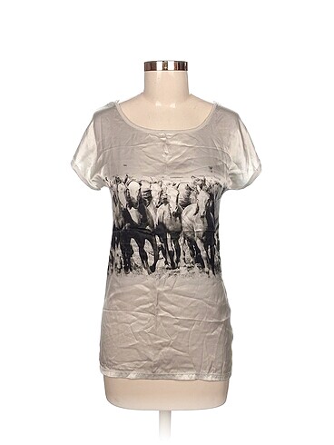 Diğer T-shirt %70 İndirimli.