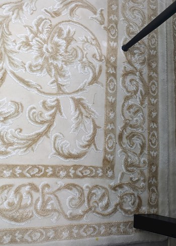 Beyaz Çiçek Desenli Klasik Halı - Görsel 4