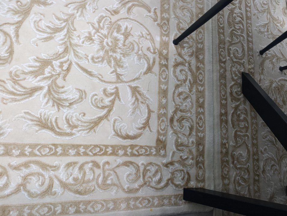 Beyaz Çiçek Desenli Klasik Halı - Görsel 4