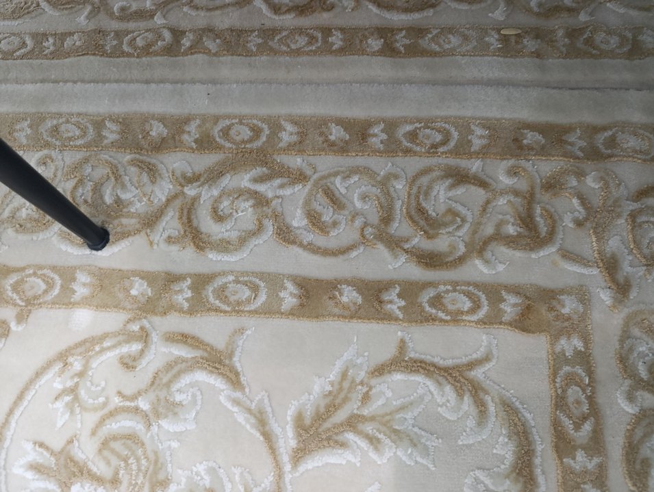 Beyaz Çiçek Desenli Klasik Halı - Görsel 3