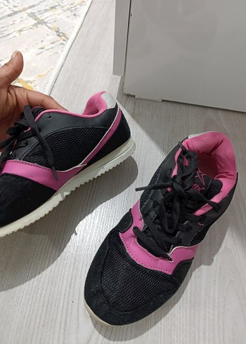 36 Beden Pembe Siyah Bağcıklı Spor Ayakkabı
