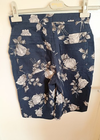 Düğmeli Lacivert Çiçekli Kadın Bermuda Şort - Görsel 3