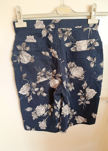 Düğmeli Lacivert Çiçekli Kadın Bermuda Şort - Görsel 5