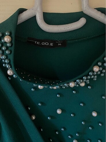 Zümrüt yeşili inci detaylı elbise - Görsel 7