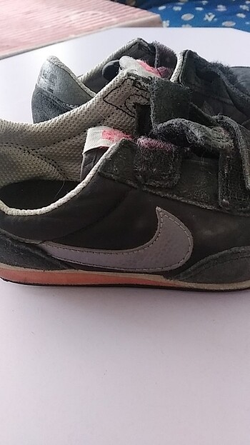 24 Beden siyah Renk Nike orijinal kız çocuk ayakkabı 24 numara