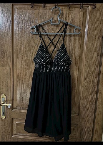 Zara Boncuk Detaylı Siyah V Yaka Midi Elbise