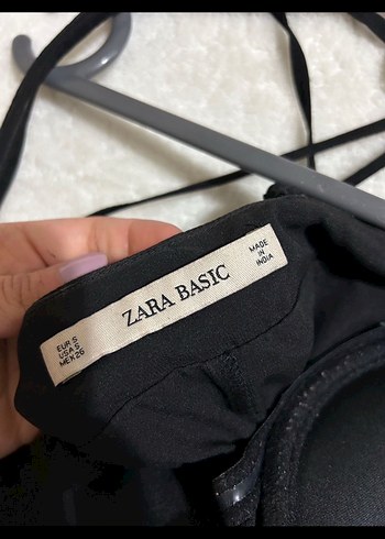 Zara Zara Boncuk Detaylı Siyah V Yaka Midi Elbise