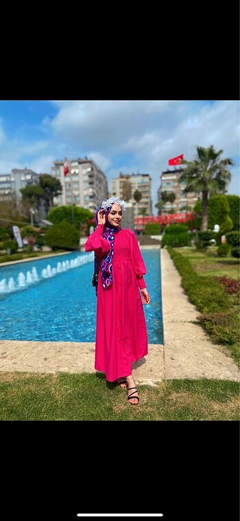 Pembe elbise