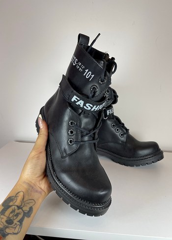 Tokalı Siyah Stiletto Topuklu Street Style Bot