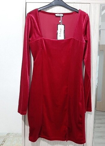 Kırmızı Kadife Elbise