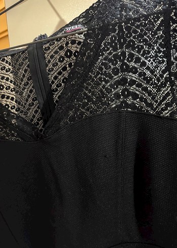 Siyah Dantel Detaylı V Yaka Midi Elbise - Görsel 4