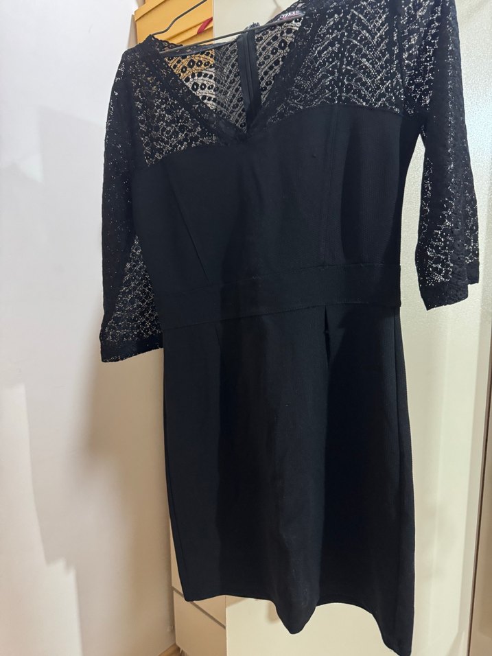 Siyah Dantel Detaylı V Yaka Midi Elbise - Görsel 3