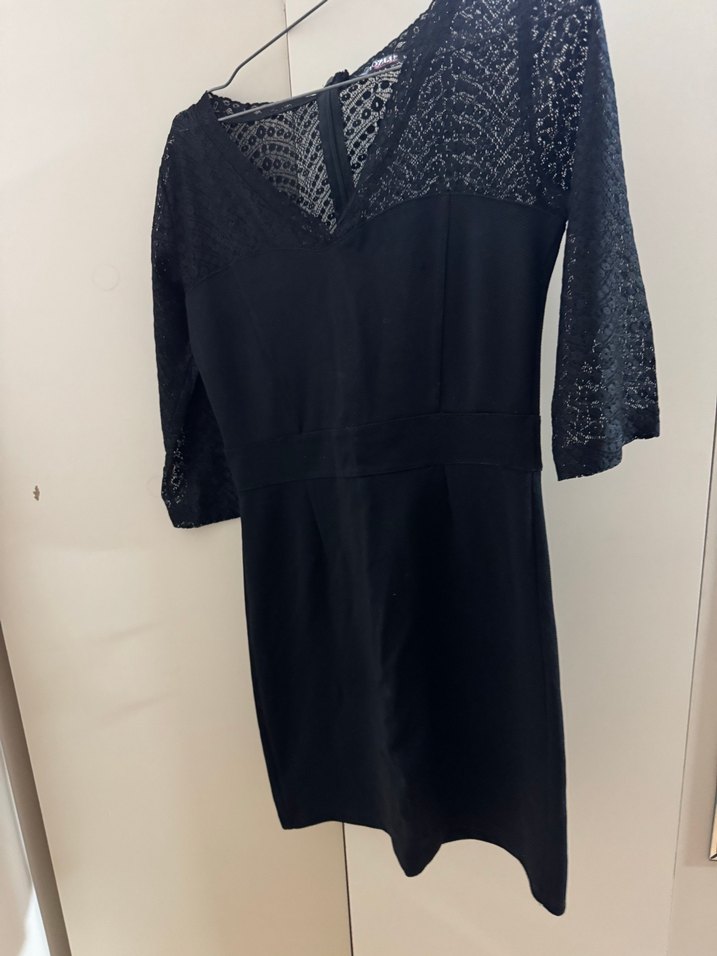 Siyah Dantel Detaylı V Yaka Midi Elbise - Görsel 2