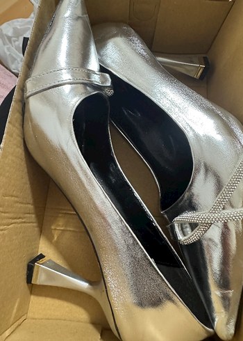 Sıfır ürün hiç giyilmedi Stiletto Kadın Abiye Ayakkab - Görsel 3