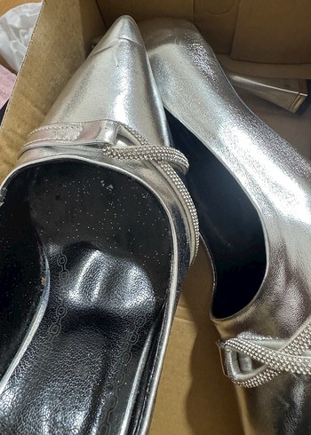 Parlak Gümüş Stiletto Tokalı Kadın Ayakkabı - Görsel 3