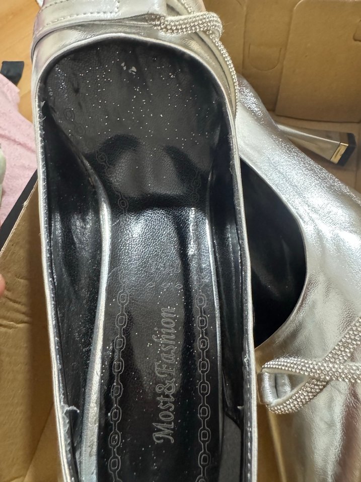 Parlak Gümüş Stiletto Tokalı Kadın Ayakkabı - Görsel 2