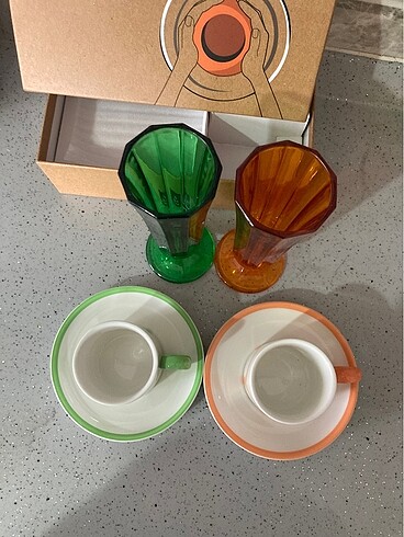  Beden çeşitli Renk 2 kişilik kahve fincanı ve su bardağı