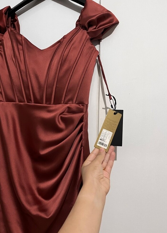 Kircuval cikisli
Hiç kullanılmamış etiketli 
38 beden abiye - Görsel 4