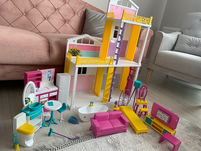  Lindanın evi ( barbie evi )