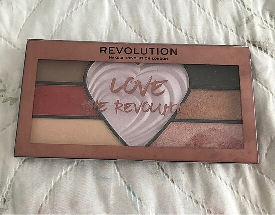 Revolution Makyaj paleti