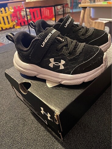 UNDER ARMOUR SPOR AYAKKABI