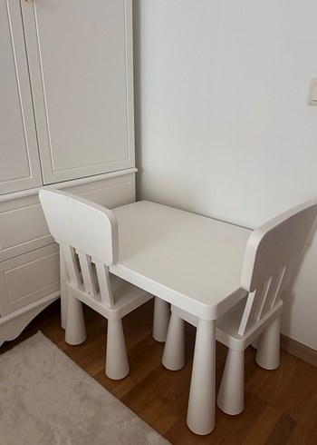 Ikea Beyaz Çocuk Masa ve Sandalye Seti