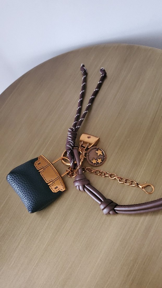 Yılan Desenli Zincir Detaylı Kadın Charm - Görsel 2