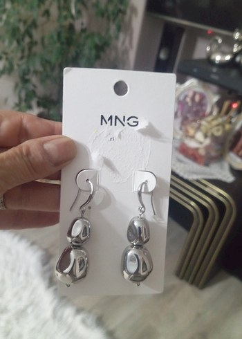 Beden beyaz Renk MNG Gri Boncuklu Midi Küpe