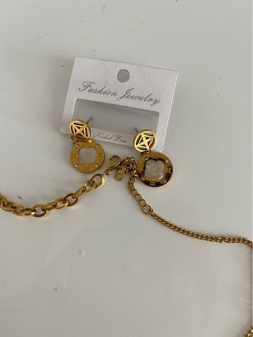 Beden altın Renk Louis Vuitton kolye küpe takım
