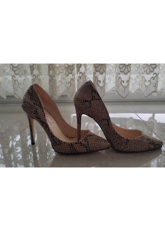 Şık bir stilletto - Görsel 3