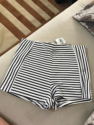 Pull&Bear; sıfır etiketli şort