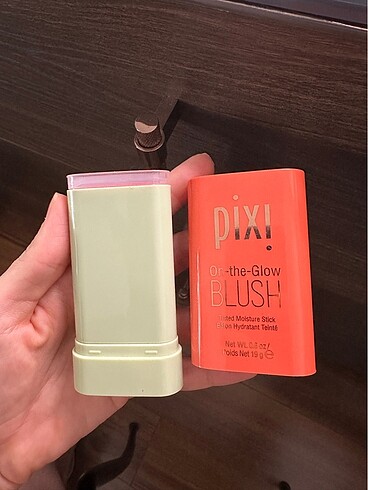 Beden Pixi On The Glow Blush Juicy
