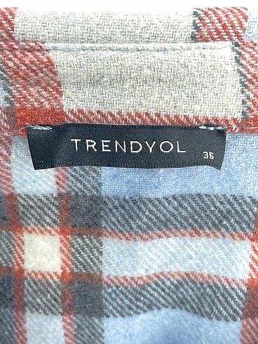 36 Beden çeşitli Renk Trendyol & Milla Gömlek %70 İndirimli.