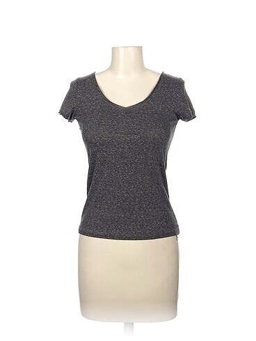 Defacto T-shirt %70 İndirimli.