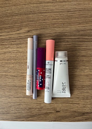 Renkli Makyaj Ürünleri Seti - Görsel 2