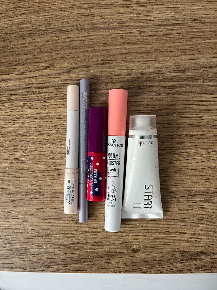 Renkli Makyaj Ürünleri Seti - Görsel 2