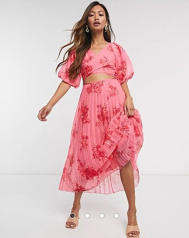 Pembe elbise